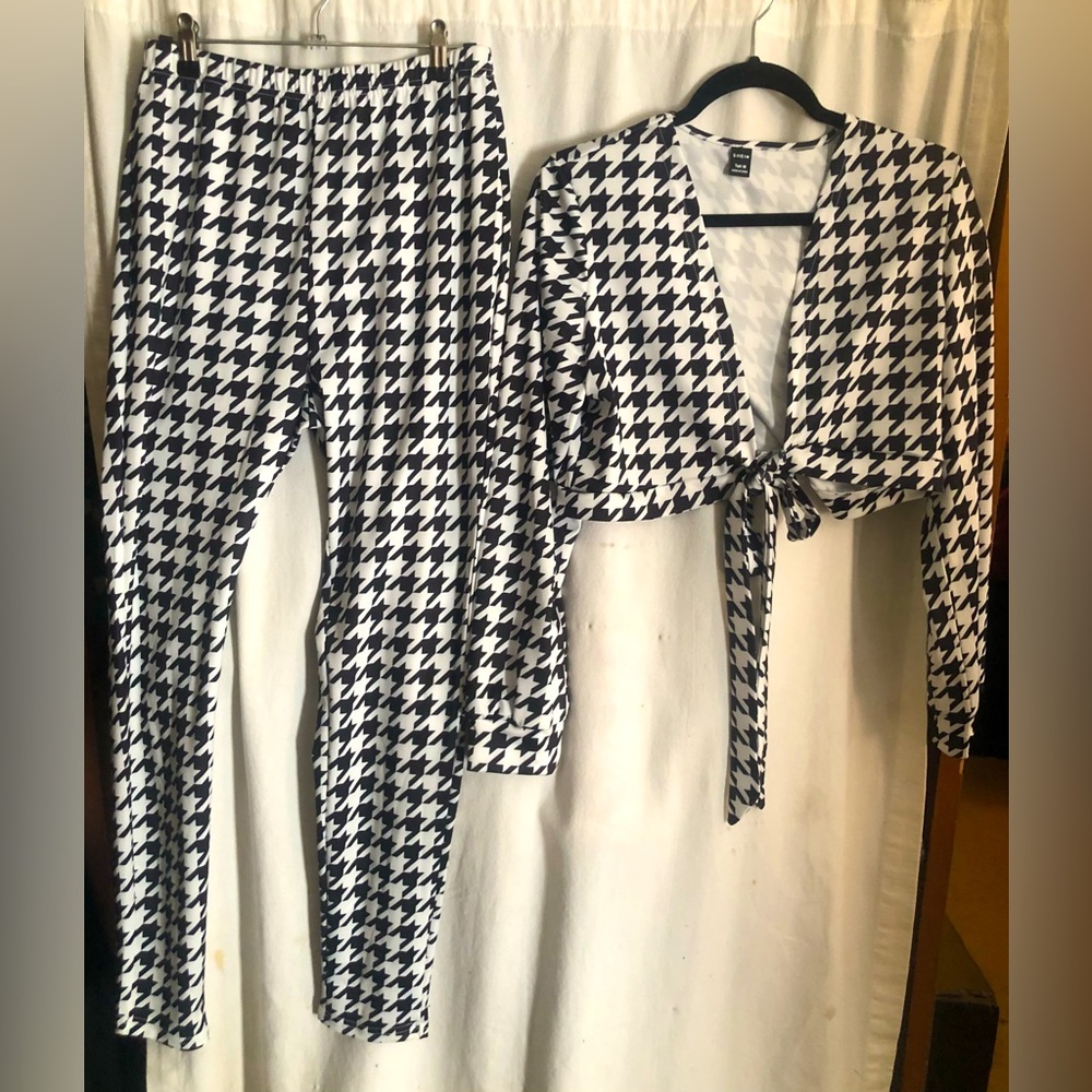 Houndstooth 2 Pc Legging Cropped Top Set - Picture 5 of 10
